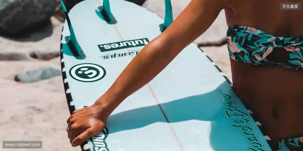 赛场瞬息万变，直播分秒必争！🏀